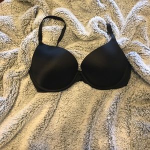 Black Victoria’s secret bio fit Demi uplift bra